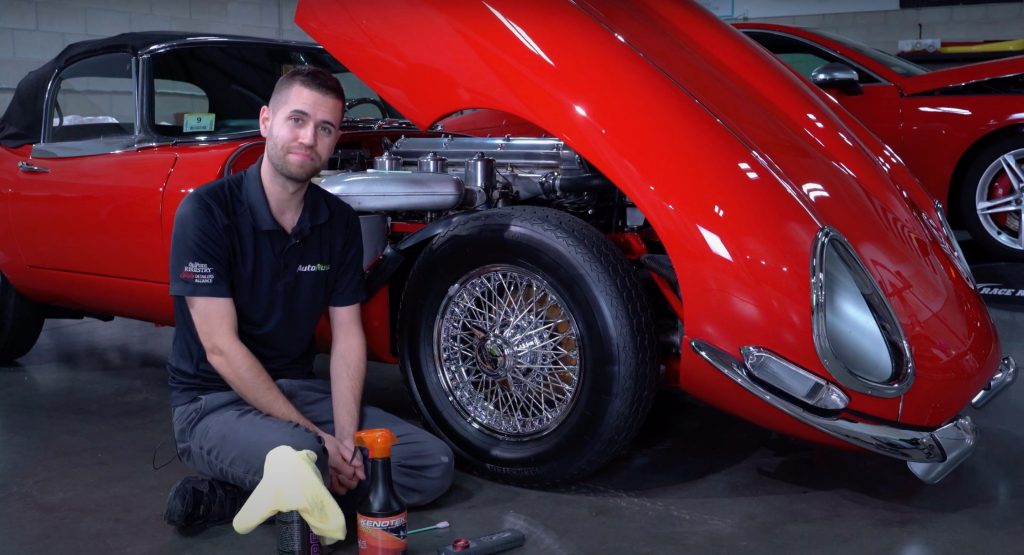 Jaguar E-Type - Wire Wheel Cleaning