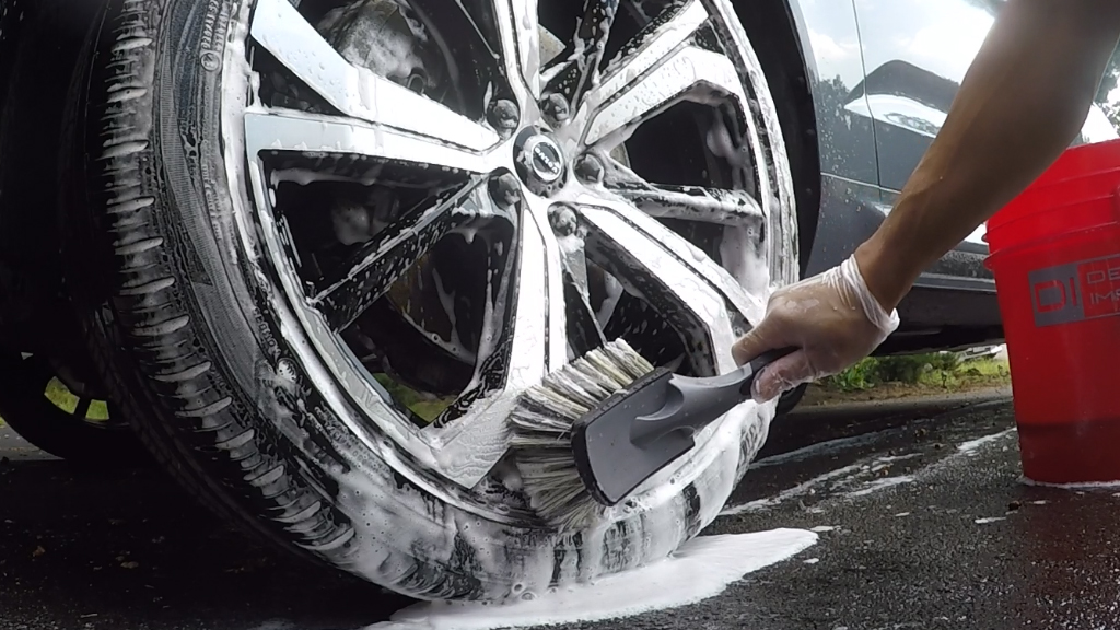 2022 Volvo XC60 Wheel Detail - DI Brushes Pro Series Wheel Brush Cleaning Wheels