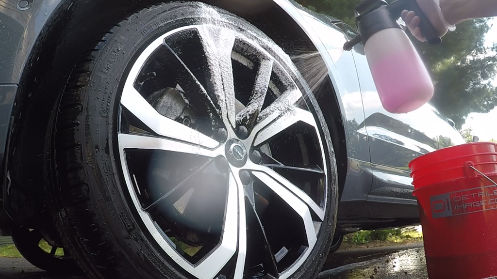 2022 Volvo XC60 Wheel Detail - P&S Brake Buster and IK Foam Wheel Cleaning
