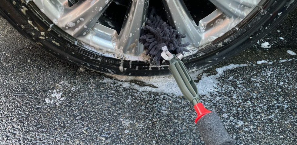 Woolly Wormit Wheel Brush - The Ultimate Tool for Pristine Wheels