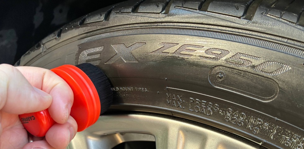 CarPro Darkside Tire Brush Small