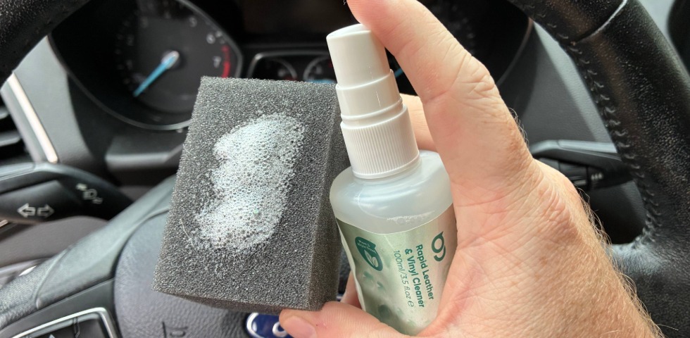 Spraying Rapid Cleaned into Sponge