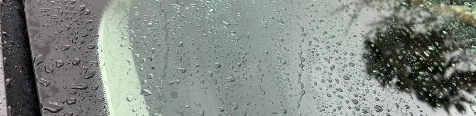 Beading on Glass Surface Sprayed with DIY Detail Envie