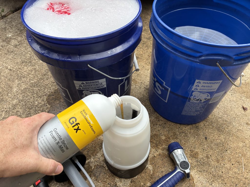 Adding Shampoo to IK e Foam Pro 2