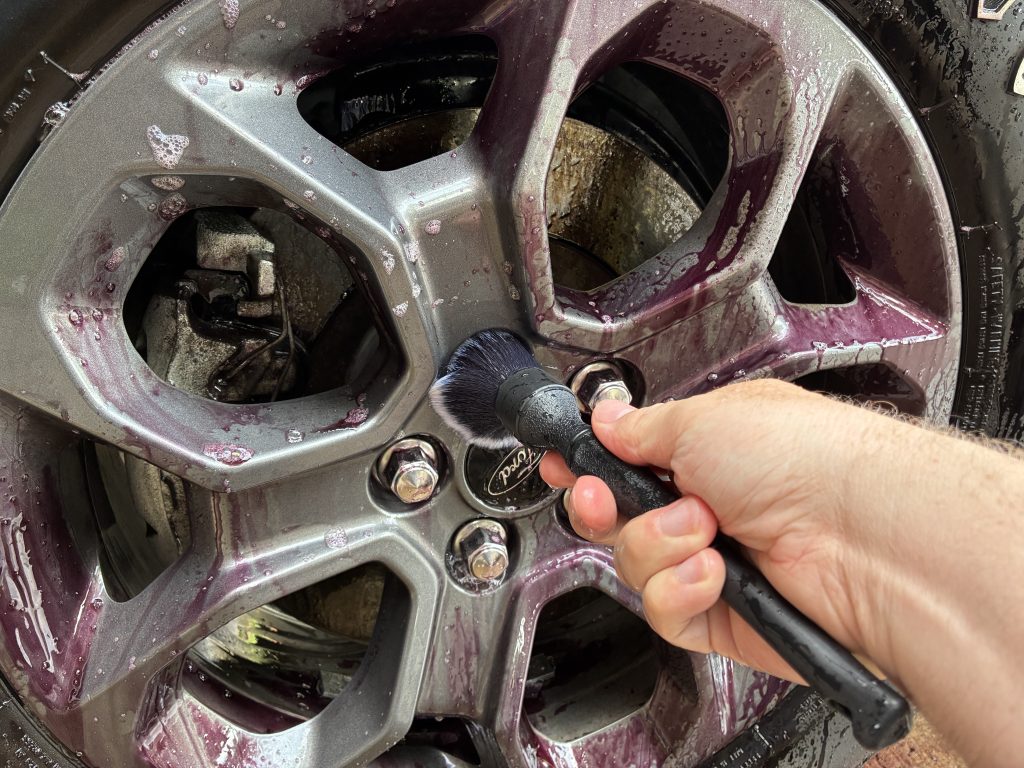 Lug Nut Brush