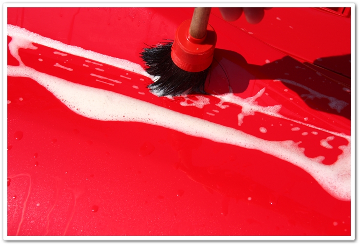 Using P21S Total Auto Wash on Ferrari 288 GTO to remove old product residue in tight areas
