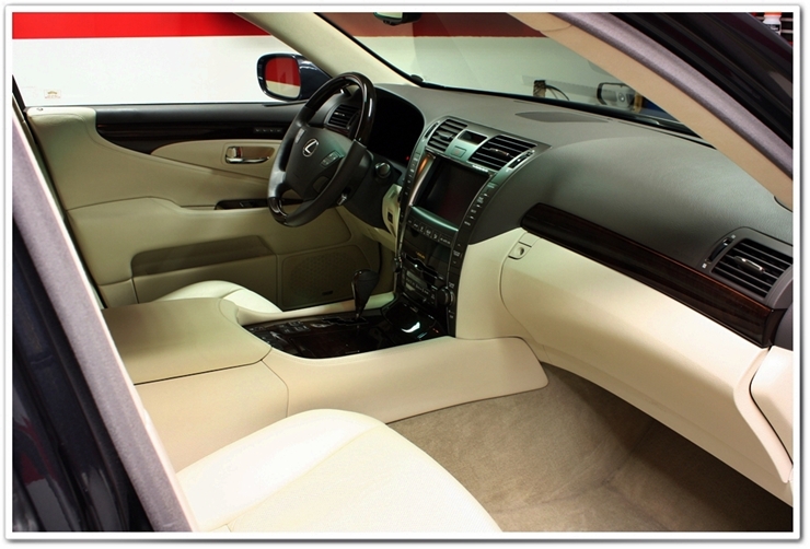 2008 Lexus LS460L detailed interior