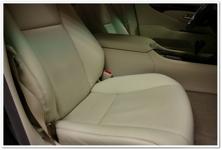 2008 Lexus LS460L interior leather seat