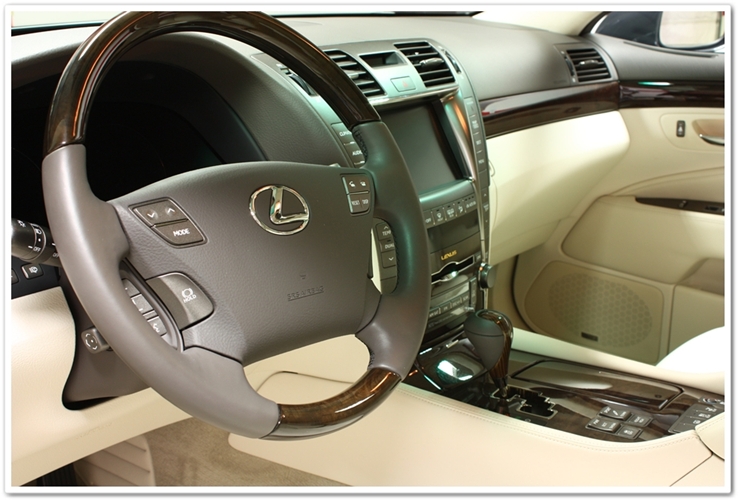 2008 Lexus LS460L steering wheel detailed by Esoteric Detail