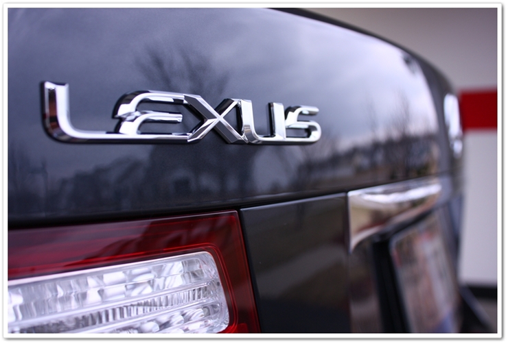 2008 Lexus LS460L emblem