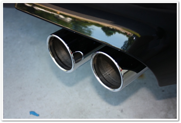 BMW M6 exhaust tips after polishing with Optimum Metal Polish