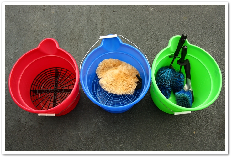 Wash buckets with Grit Guard inserts prior to washing your vehicle