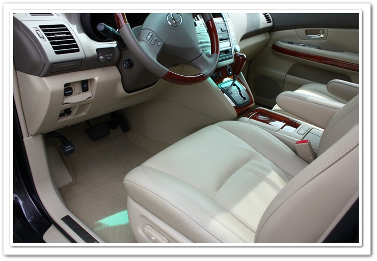 Lexus RX350 interior after an Esoteric detail
