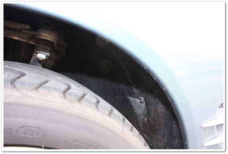 Dirty wheel wells of a Mercedes SL500