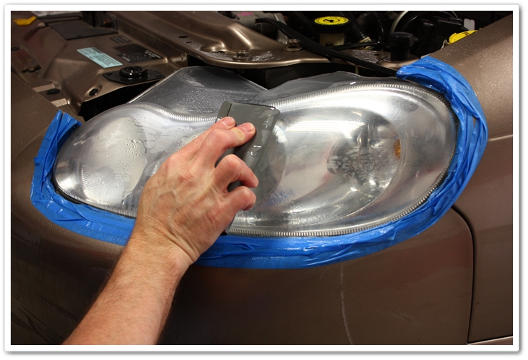 Wet sanding a headlight to remove scratches, hazing and oxidation