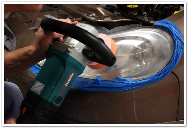 Polishing headlights with Menzerna Super Intensive Polish and an orange pad