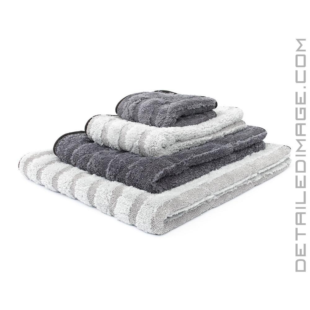 The Rag Company - The Gauntlet Drying Towel - 70/30 Blend Korean  Microfiber, Designed to Dry Vehicles Faster, More Thoroughly & More Gently  Than Others, 900gsm, 20in x 30in, Ice Grey + Grey 